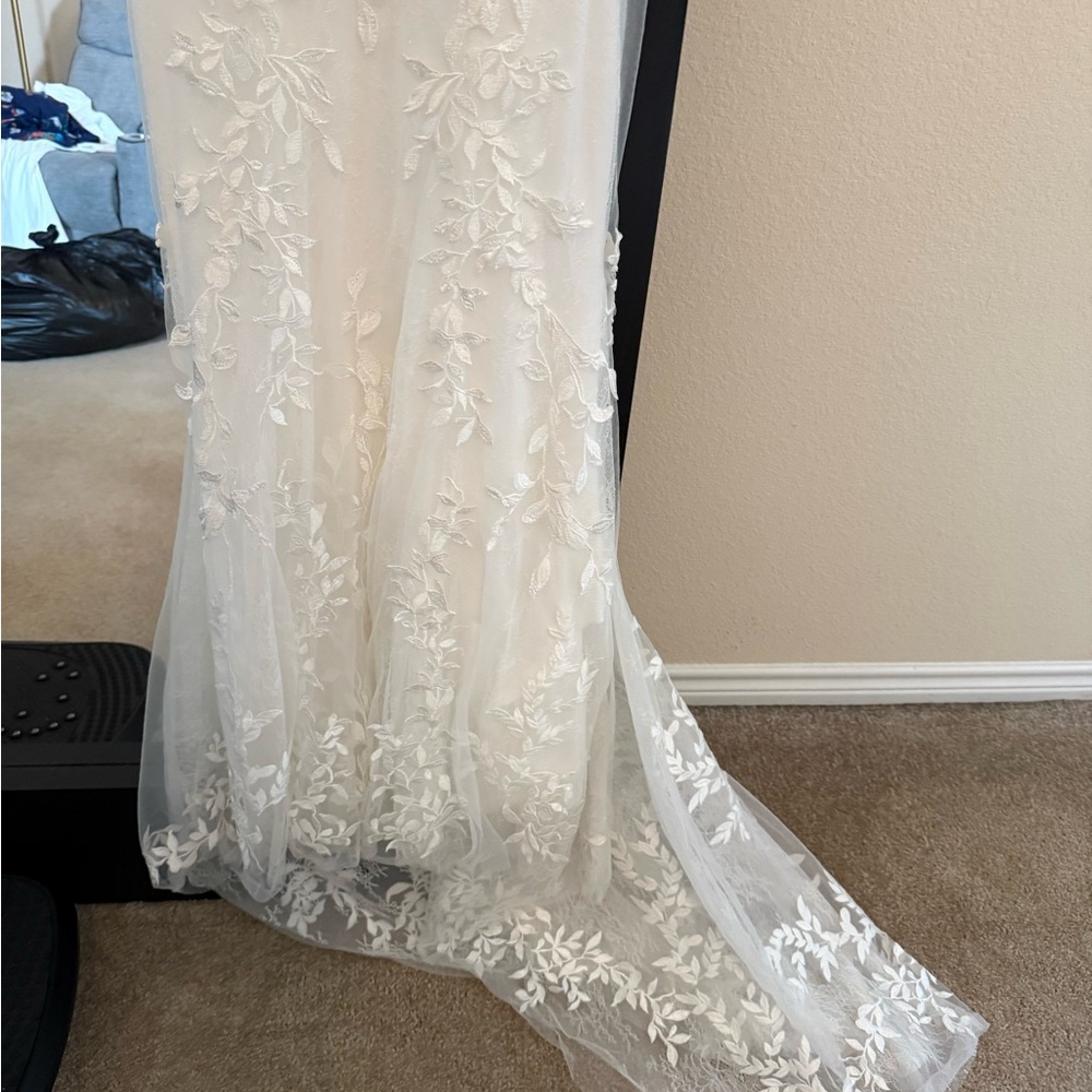 Stella York Elegant White Lace Floral Wedding Dress - Picture 15 of 16